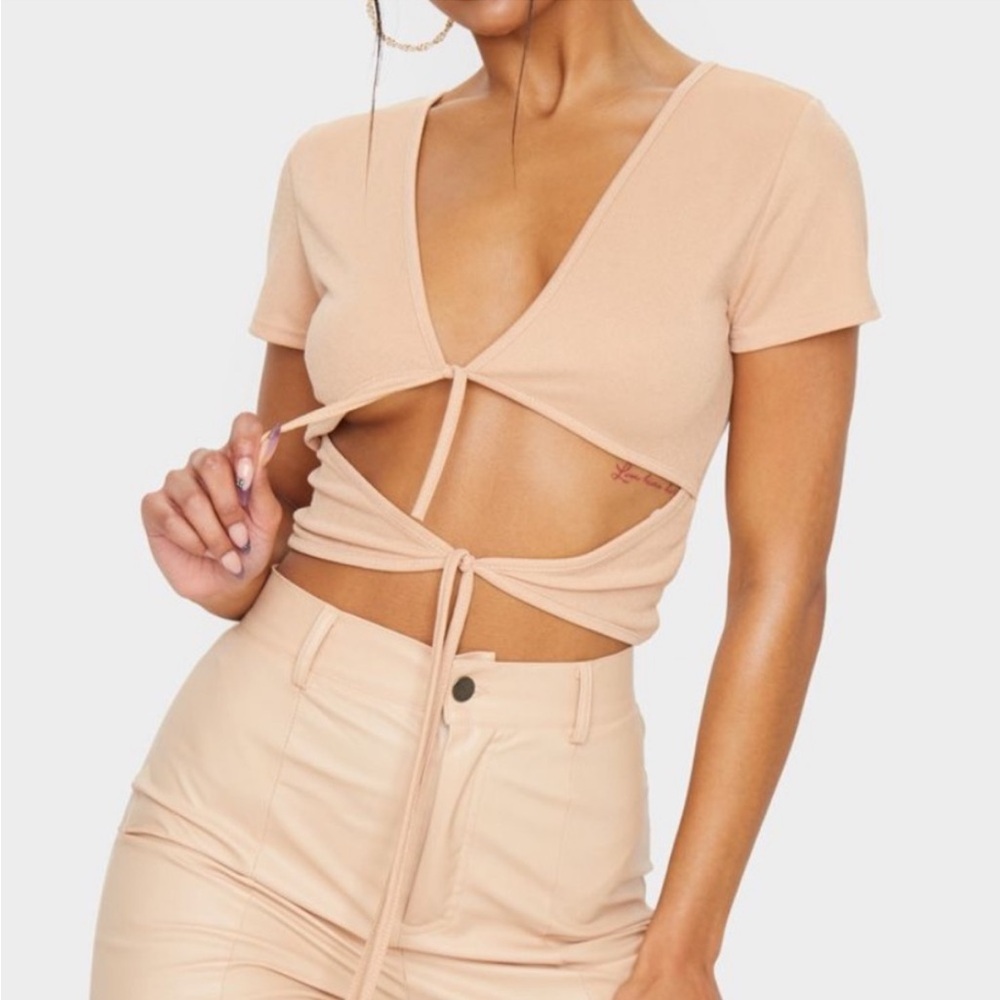 BRAND NWT NEVER WORN; pretty little thing cream crepe double tie crop top white